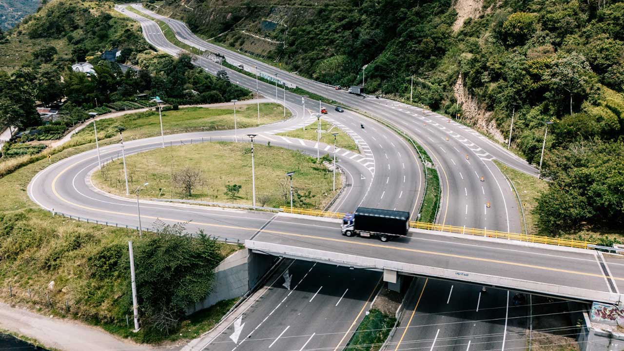 Más de 8 millones de vehículos se movilizarán por las vías de Colombia durante Semana Santa