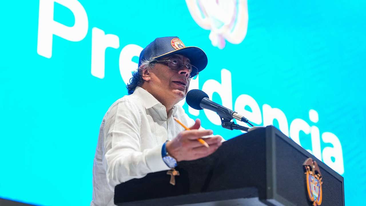 Presidente Petro ordena plan de choque contra las mafias del oro y la corrupción en la Fuerza Pública