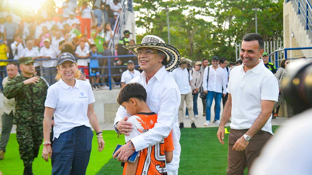 Presidente Petro entrega obras clave en Córdoba y anuncia recuperación de la Ciénaga Grande