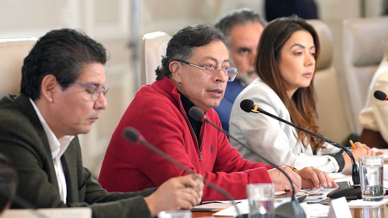 Petro destaca reducción de cultivos de coca en la frontera con Ecuador gracias a la sustitución voluntaria