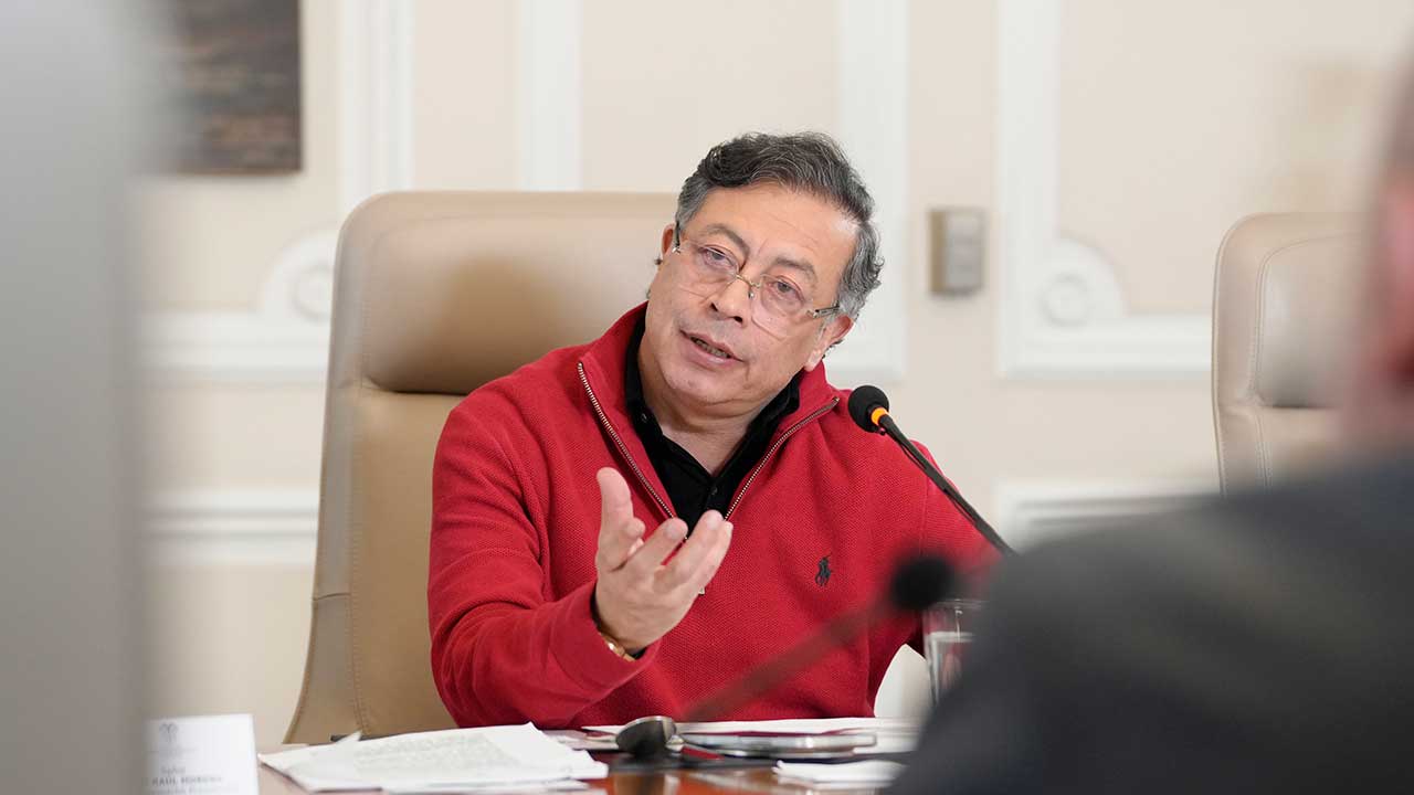 Petro critica decisiones del gobierno de Ecuador y advierte sobre estrategias políticas basadas en el miedo
