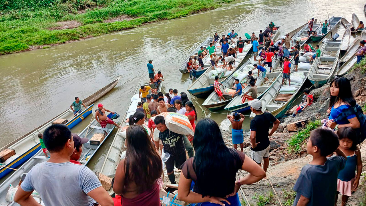 Entrega de tierras a comunidades étnicas en Colombia