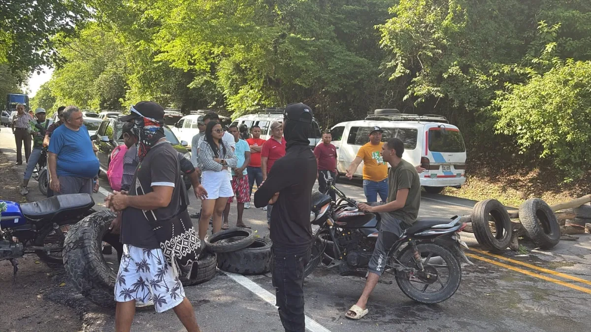 La Guajira: comunidad de Palomino bloquea la Troncal del Caribe para exigir obras contra la erosión costera